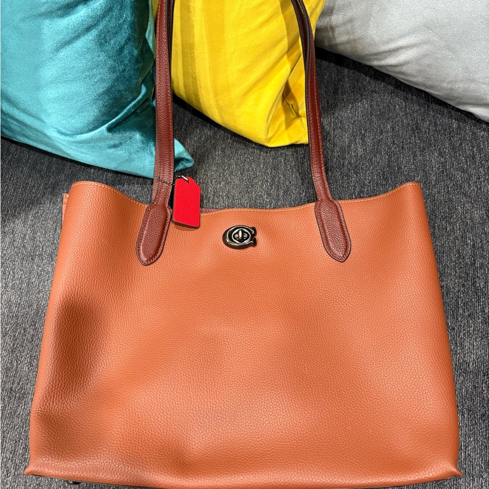Elegant Tan Leather Tote Bag